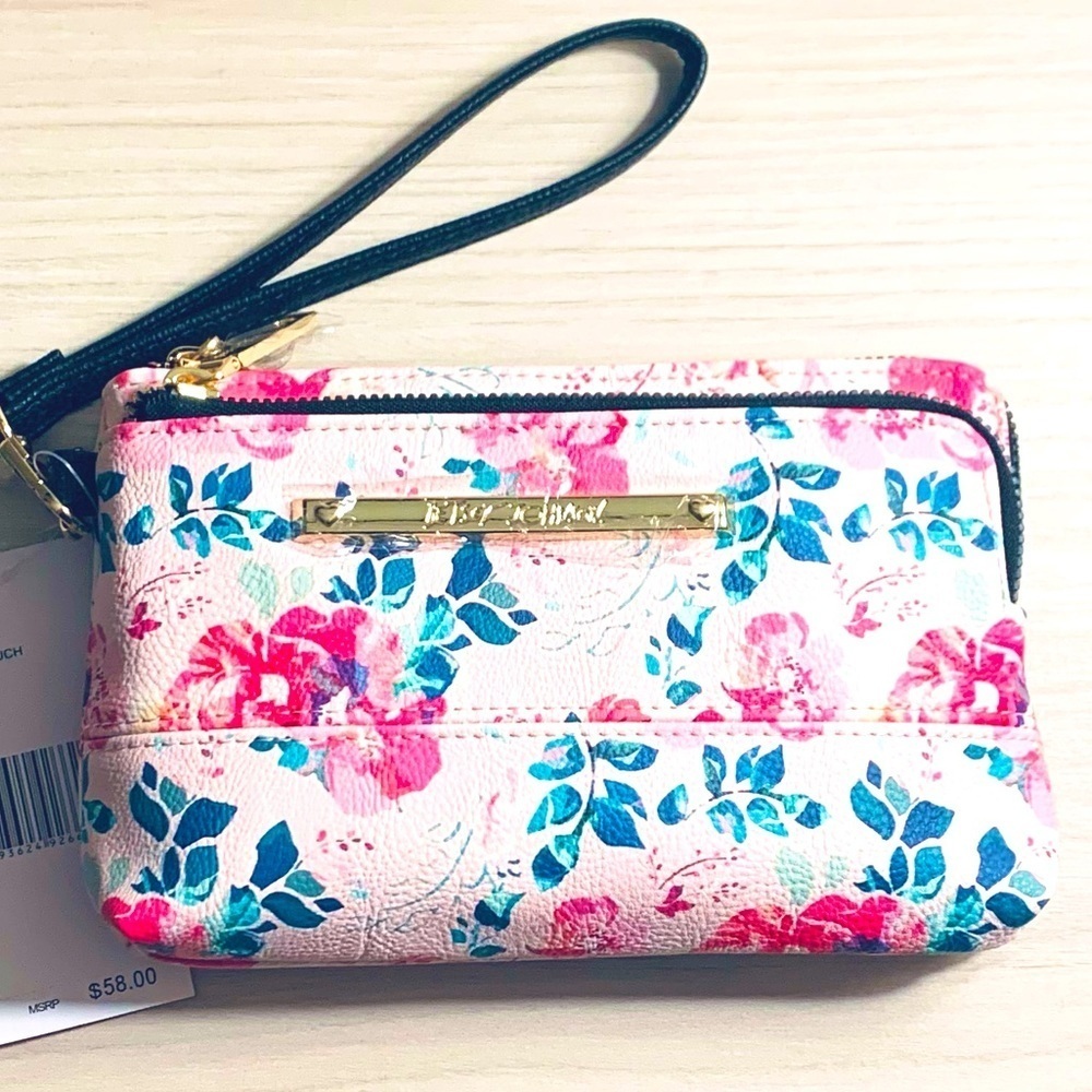 Betsey Johnson pouch wristlet! - Picture 1 of 2